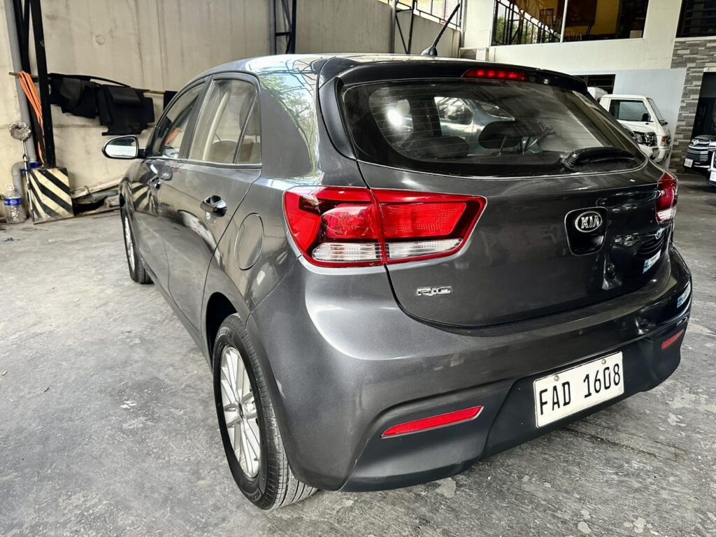 2017 kia rio hatchback 7