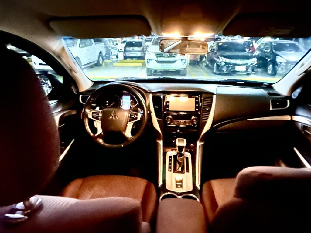 2019 Mitsubishi Montero GLS 4x2 interior